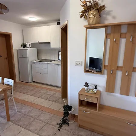 Apartment Povljana * Povljana