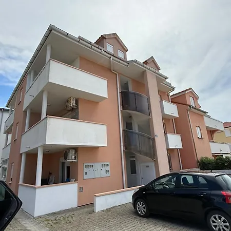Apartment Povljana * Povljana